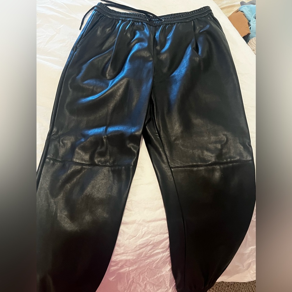 Zara - faux leather Joggers - Black - US Medium